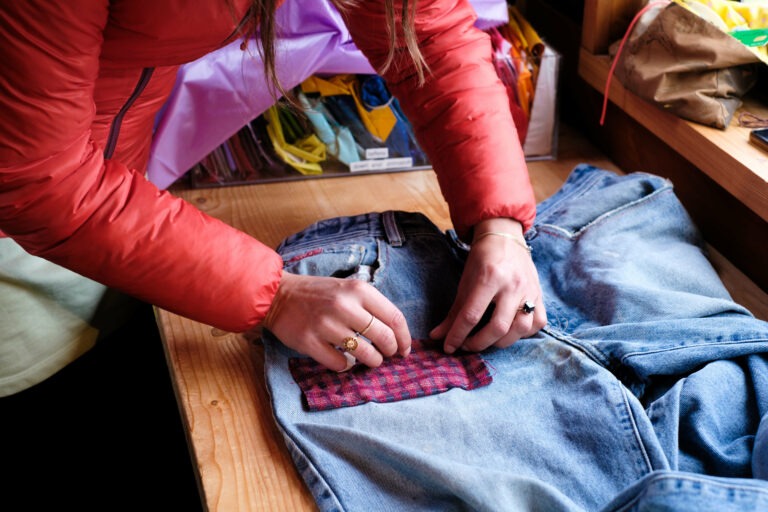 Atelier l'aiguille Anais Bricheux couturière Chamonix Patagonia